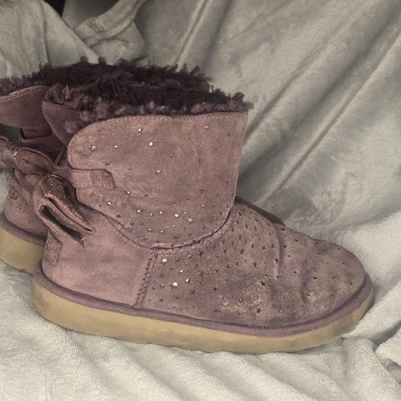 UGG CLASSIC MINI STARGIRL BAILEY BOW PERF PORT BOOT US 9 - Picture 2 of 8